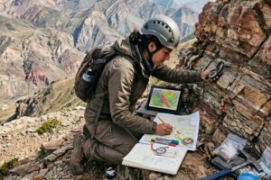 Mapeamento e Modelagem Geológica: base técnica para o planejamento de minasMapeamento e Modelagem Geológica: base técnica para o planejamento de minas
